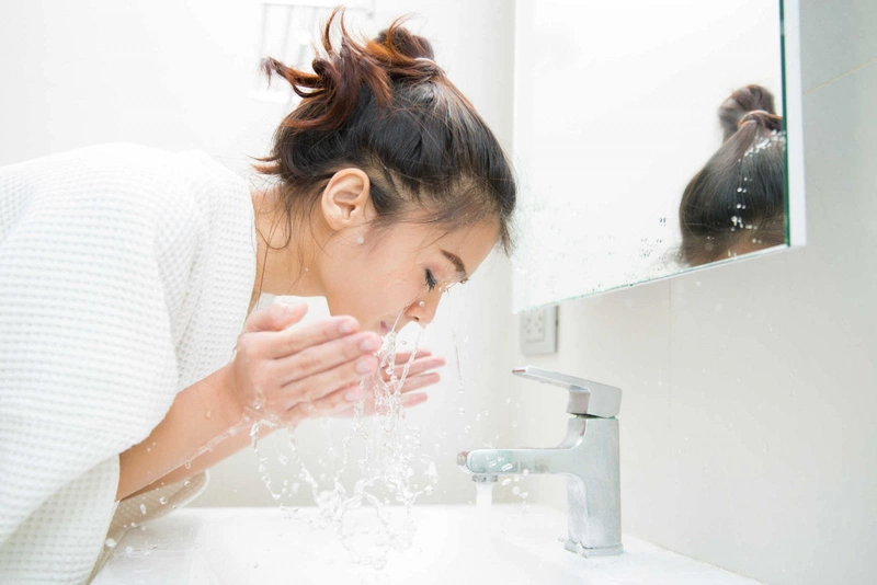 Chăm sóc da góp phần xử lý triệt để tình trạng mụn trứng cá mọc ở quai hàm