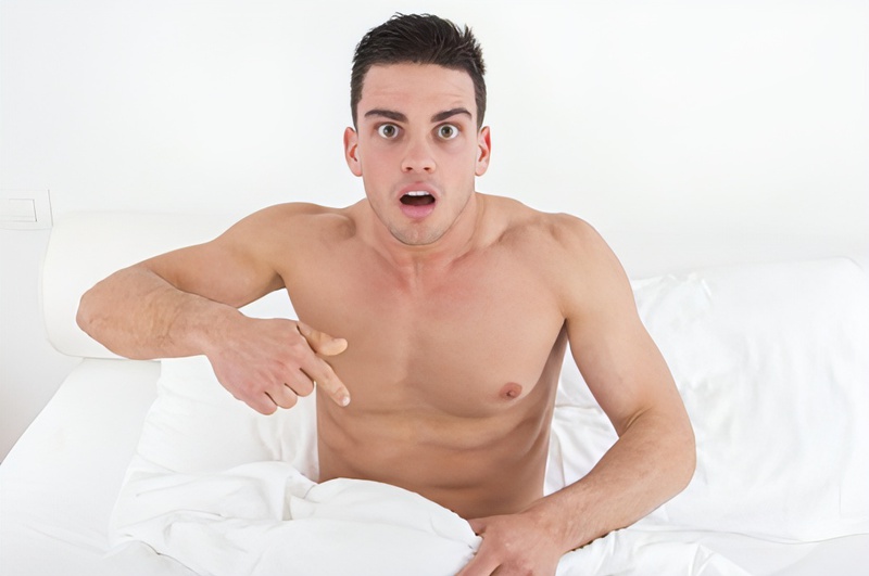 Dương vật bị xước nên bôi thuốc hỗ trợ làm lành vết thương