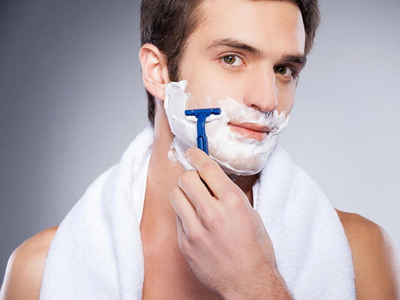 Hiện nay, cạo râu ướt được nhiều nam giới ưa chuộng hơn