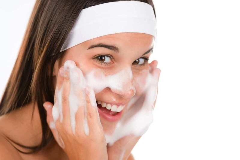 Gợi ý những loại sữa rửa mặt cho da dầu tốt nhất hiện nay 1