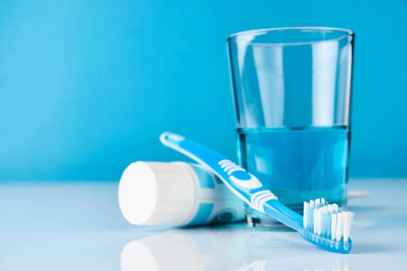 Nên dùng nước súc miệng trước hay sau khi đánh răng?
