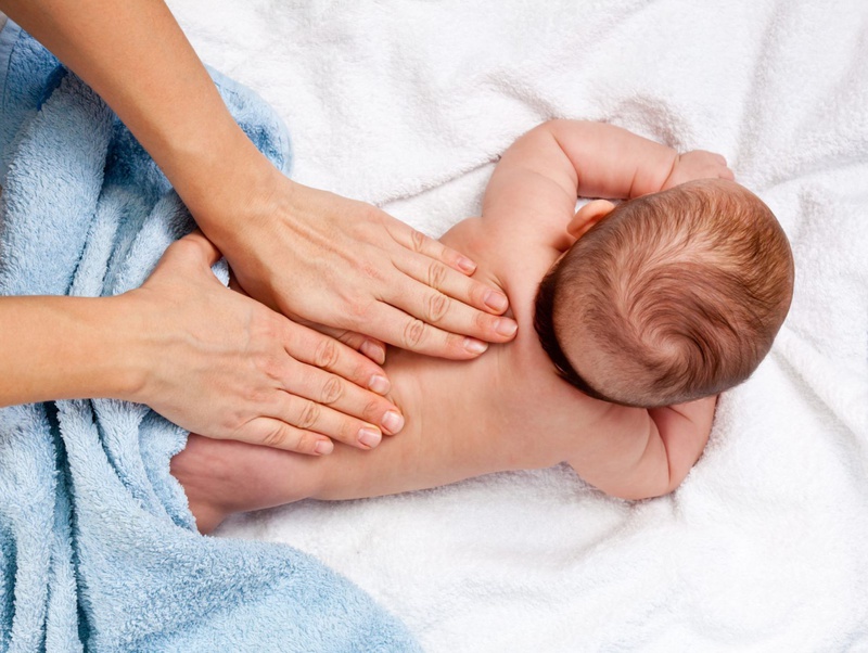 Massage cho bé trước hay sau khi tắm, các mẹ đã biết chưa?