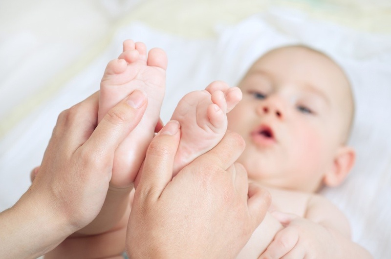 Hướng dẫn các bước massage cho bé