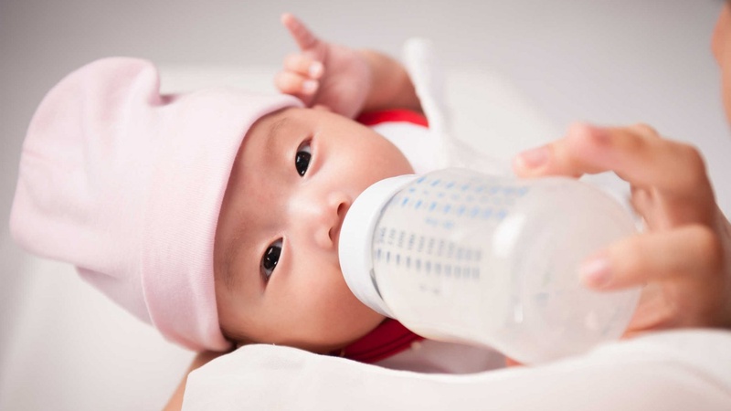 Nên rơ lưỡi cho trẻ sơ sinh khi nào: Những điều mẹ cần làm và tránh 1