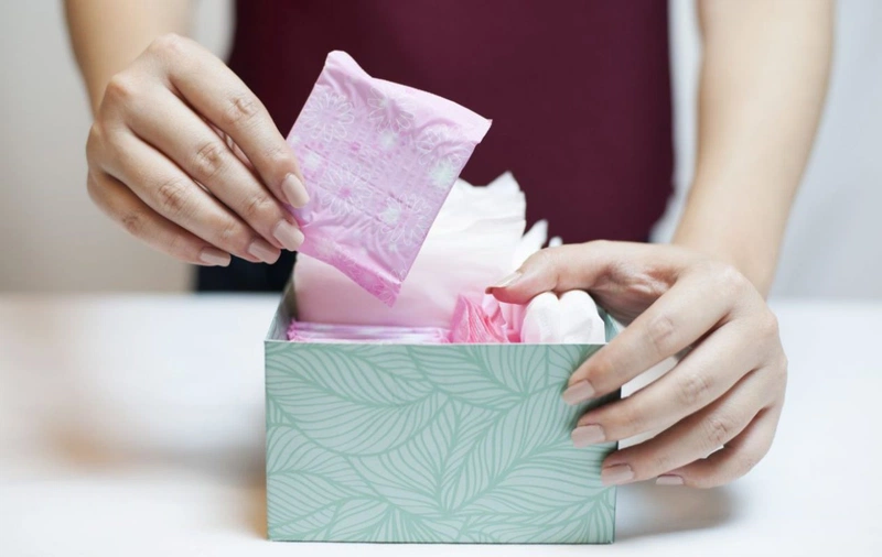 Tăng tần suất thay băng vệ sinh vào thời tiết nắng nóng, vận động nhiều