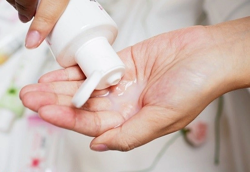 Khí hư khi mang thai có màu gì là dấu hiệu của bệnh lý? 4