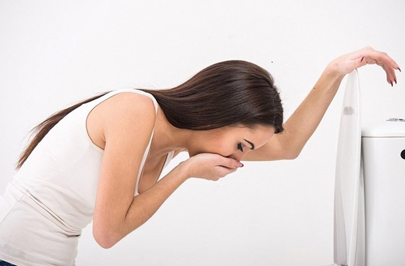 Triệu chứng buồn nôn, đau bụng khi bị ngộ độc digoxin