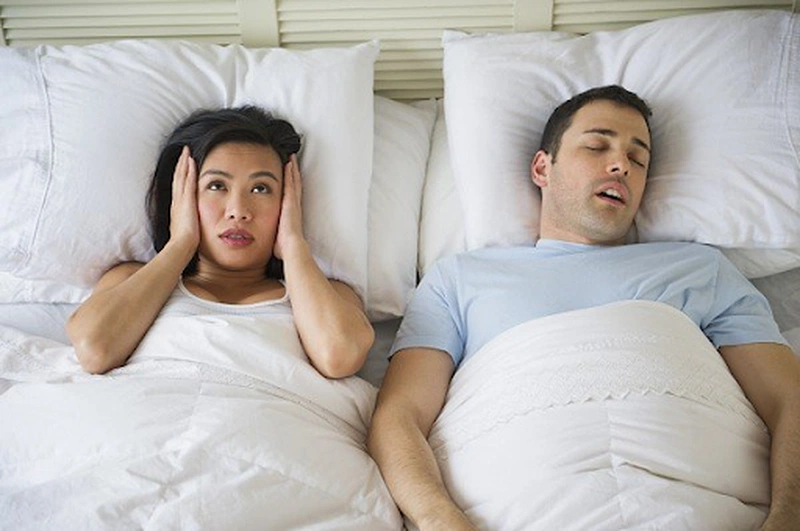 Giải đáp thắc mắc ngủ ngáy có lây không?