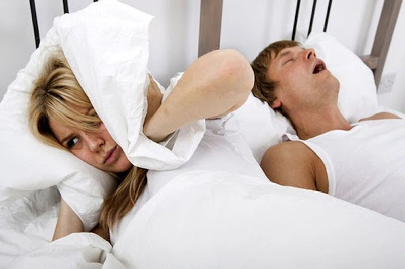 Ngủ ngáy nằm nghiêng bên nào tốt hơn? 1