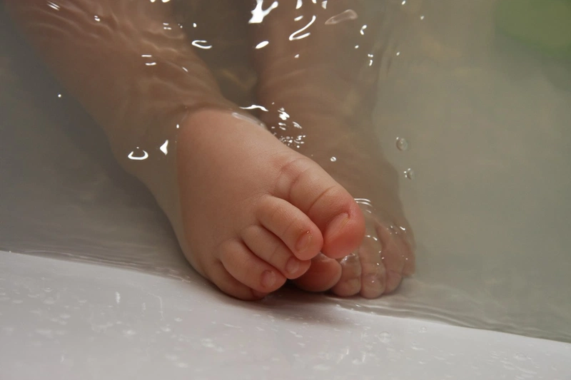 ngứa lòng bàn chân ở trẻ em 4