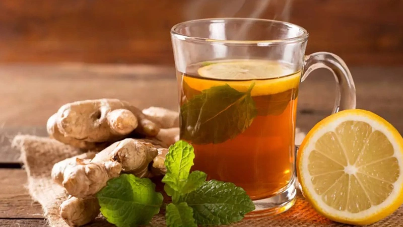 Người chăm sóc nên uống 1 tách trà gừng ấm mỗi ngày để giảm thiểu nguy cơ bị cảm cúm