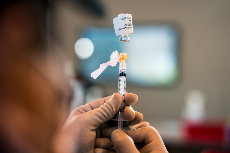 Người tiêm vaccine Johnson & Johnson có khả năng đông máu cao gấp 3.5 lần 2