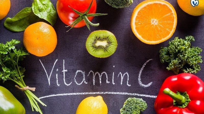 Có thể bổ sung vitamin C từ các loại rau, củ, quả và trái cây tươi