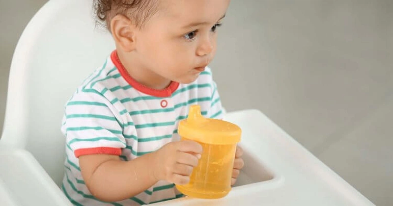 Nguy hiểm tiềm tàng khi cho trẻ sơ sinh uống nước 3