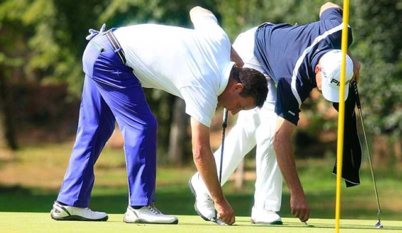 Nguyên nhân, biện pháp và cách khắc phục tình trạng đánh golf bị đau lưng -  Nhà thuốc FPT Long Châu