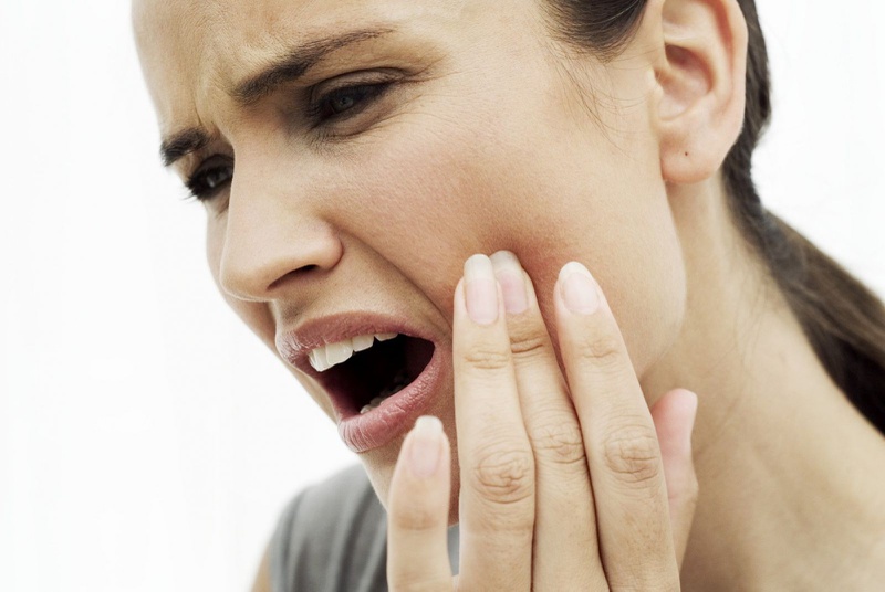 Viêm nướu răng gây ra tình trạng sưng lợi răng hàm