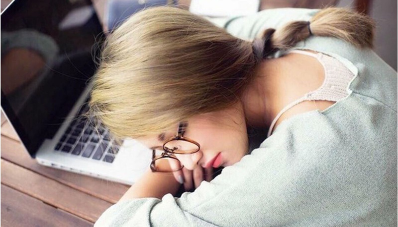 Nguyên nhân ngủ dậy bị khô mắt là do đâu 3