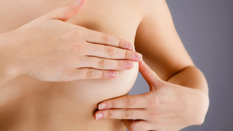 Nguyên nhân nhũ hoa bị đóng vảy và cách khắc phục