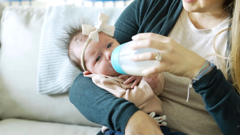 Nguyên nhân trẻ sơ sinh hay bị nhợn là do đâu và mẹo khắc phục 3