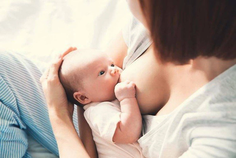 Nguyên nhân trẻ sơ sinh hay rướn hoặc vặn mình khi ngủ 2