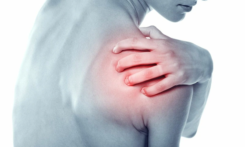 Trật khớp vai là chấn thương xảy ra khi khớp vai bị dịch chuyển khỏi vị trí ban đầu
