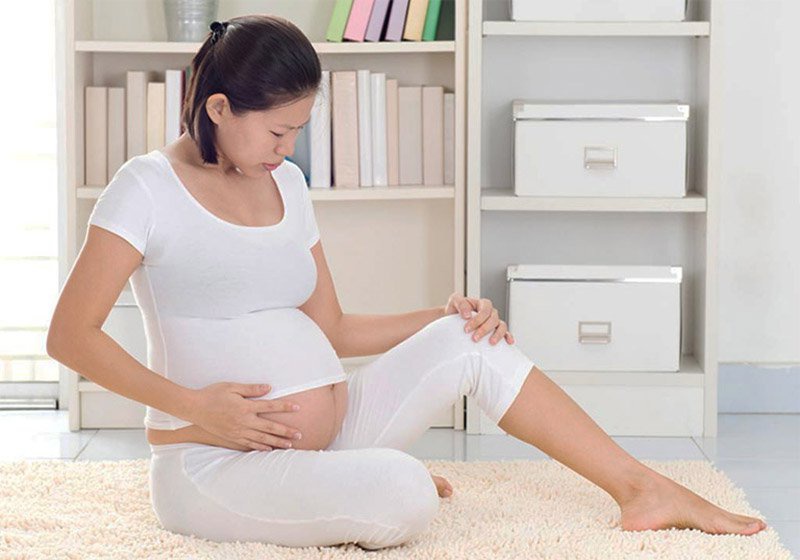 Nguyên nhân và cách điều trị đau 2 đầu gối sau sinh 1