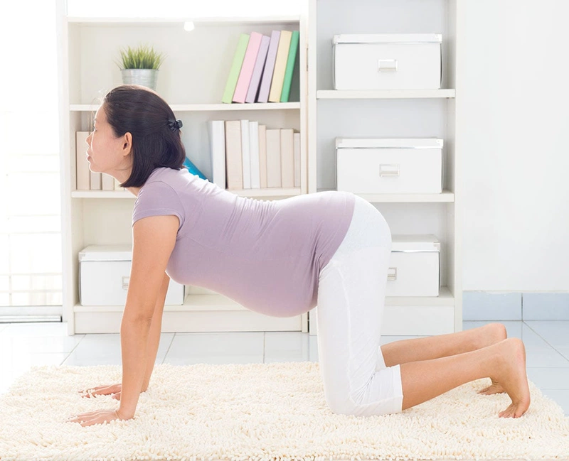 Cách giảm đau xương mu khi mang thai là tập luyện yoga