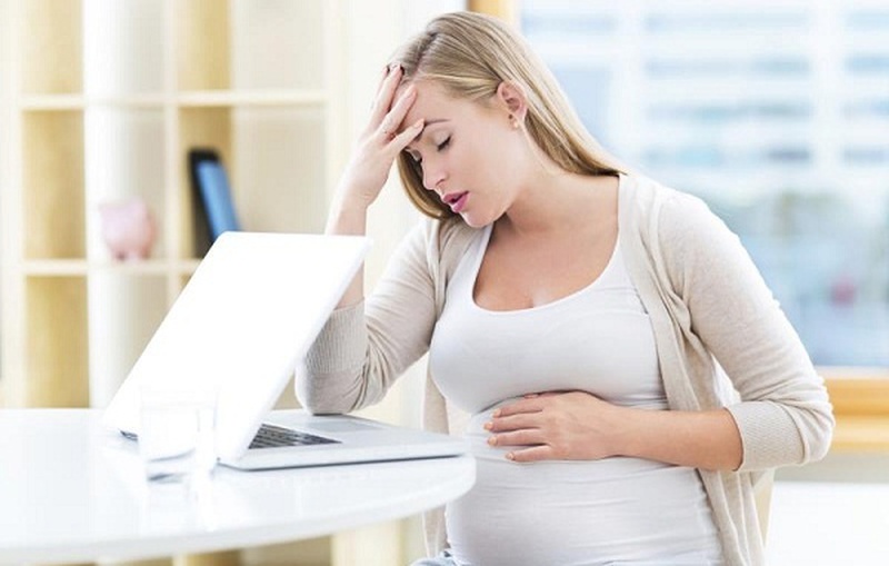 Hạn chế tụt huyết áp khi mang thai bằng cách bổ sung dinh dưỡng đầy đủ cho mẹ và bé