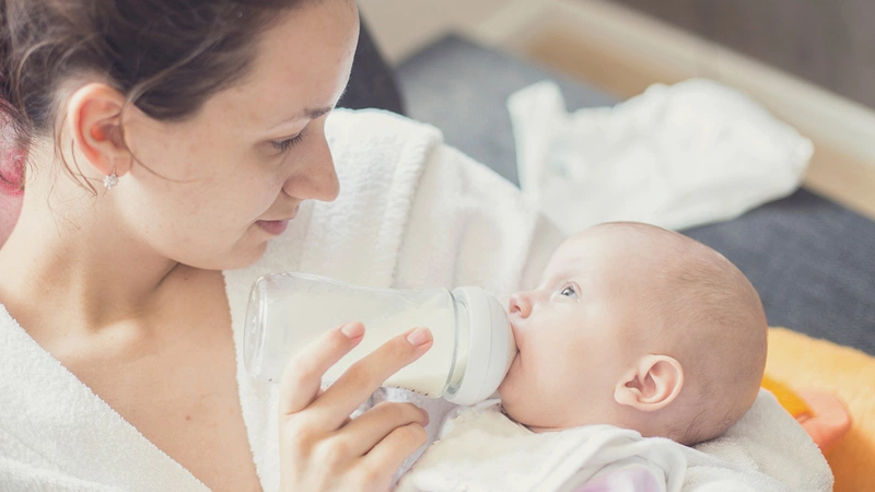 Dùng máy hút sữa bị đau có thể do mẹ hút sữa quá lâu.-1