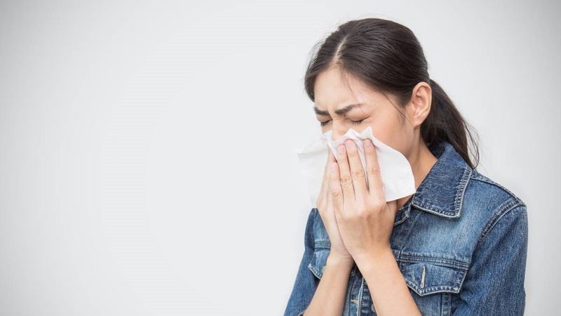 Thường xuyên ho có đờm là dấu hiệu thường thấy của bệnh khí phế thũng