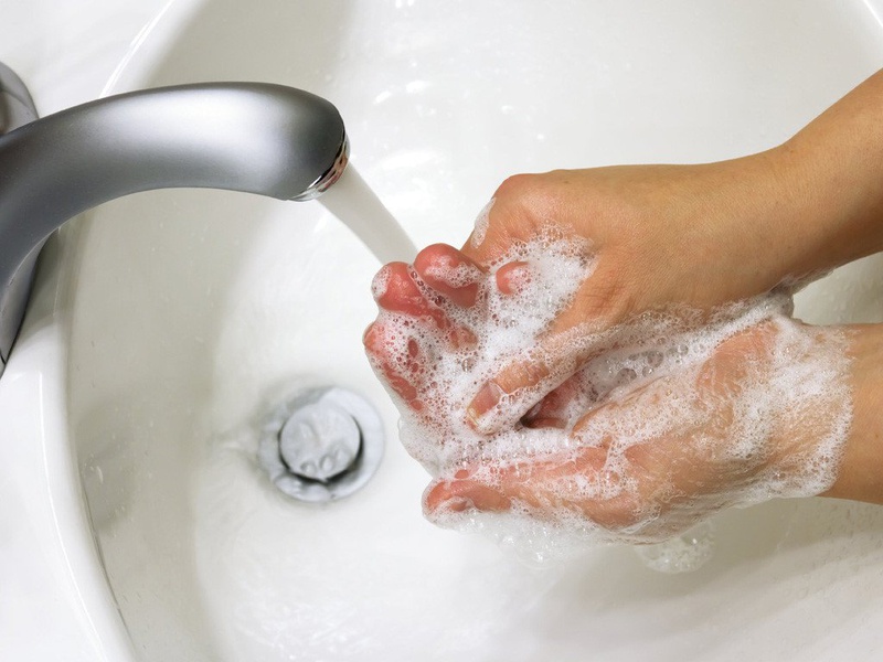 Rửa tay trước khi ăn tiêu diệt vi khuẩn bảo vệ sức khoẻ đường ruột