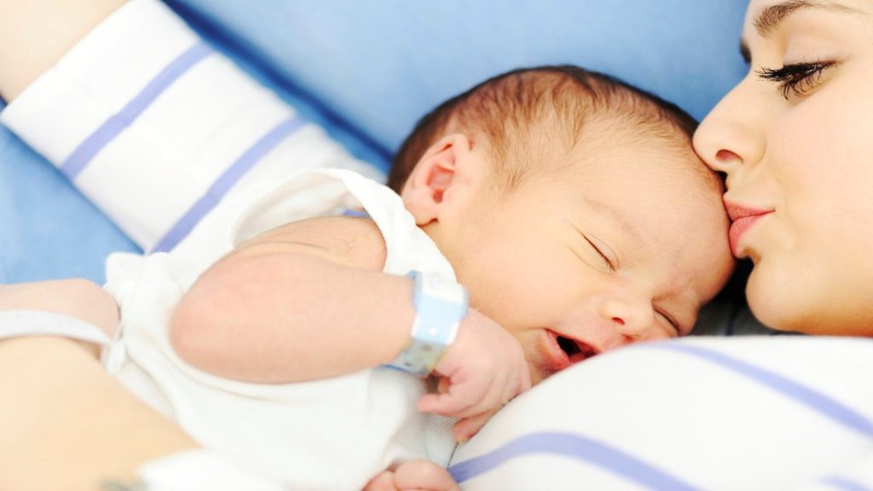 Nhiệt độ sốt của trẻ sơ sinh và cách xử trí theo từng mức