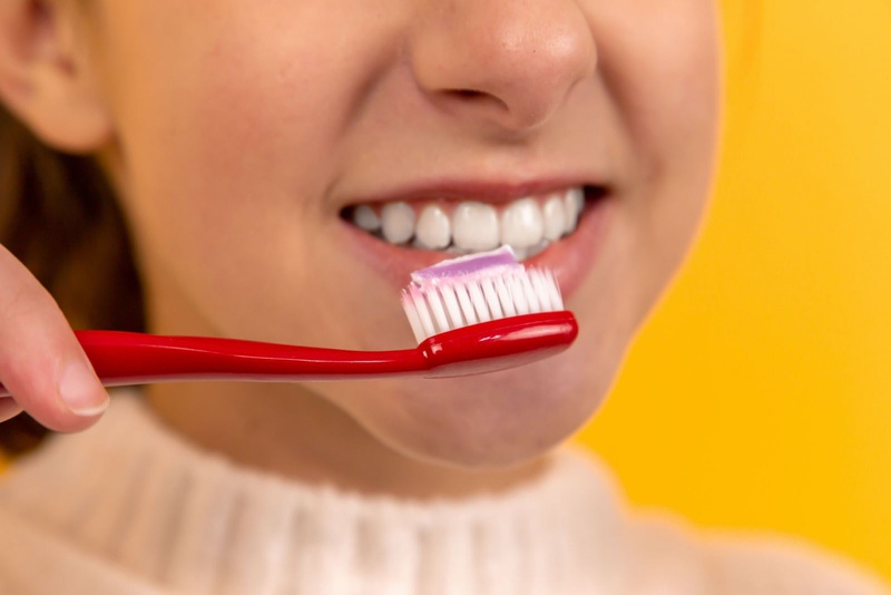 Nhổ răng xong có đánh răng được không? 1