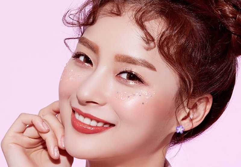 Bí quyết trang điểm mắt đầy cuốn hút với nhũ kim tuyến- 3