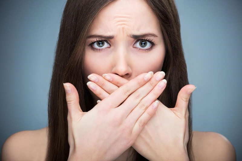 Những bệnh răng miệng khiến hơi thở có mùi khó chịu