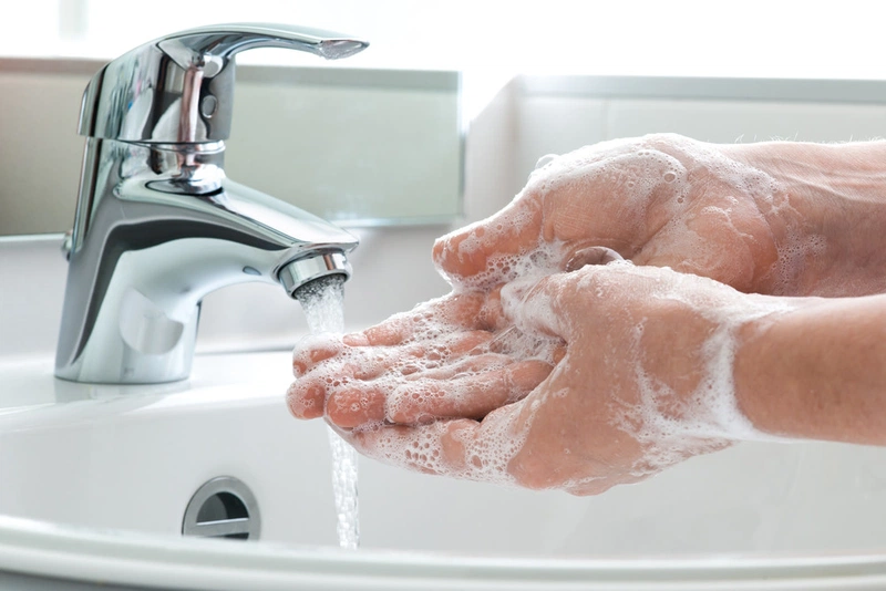 Những cách để giữ cho da tay của bạn luôn đẹp khi phải rửa tay thường xuyên 1