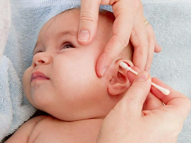 Những cách vệ sinh tai khi bị viêm tai giữa an toàn và hiệu quả 3