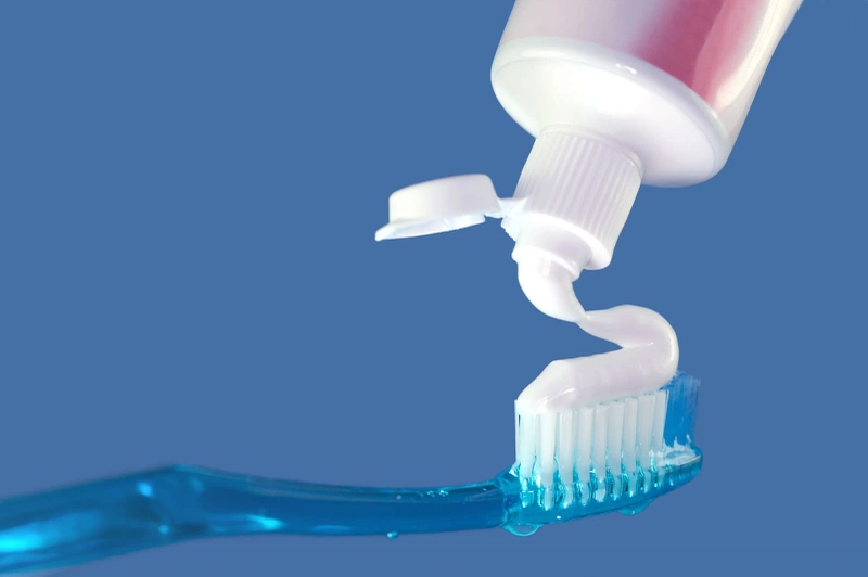 Kem đánh răng thông thường sẽ có 5 thành phần chính