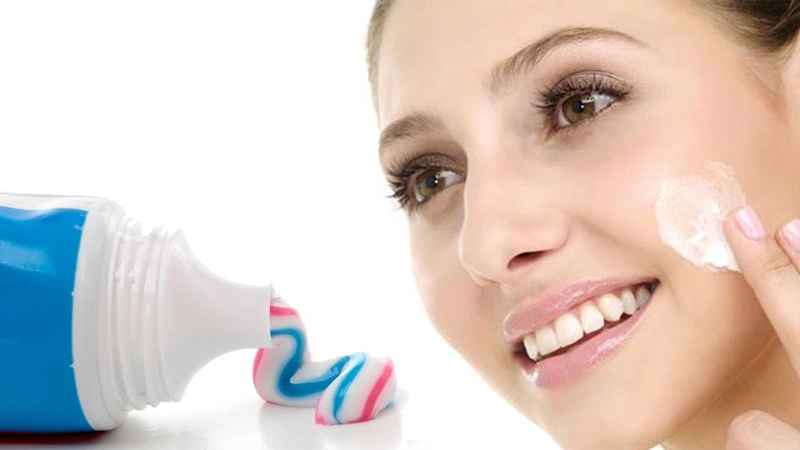 Sử dụng kem đánh răng để rửa mặt, làm sáng da