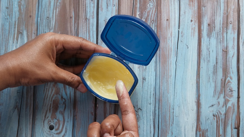Những công dụng thần kỳ của Vaseline mà bạn nên biết 3
