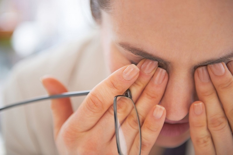Những dấu hiệu khô mắt thường gặp mà các bạn tuyệt đối không nên chủ quan 2