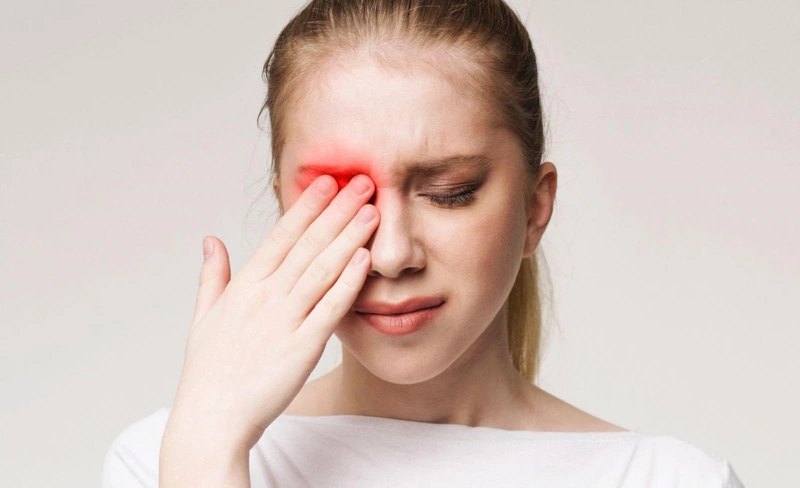 Viêm kết mạc nhú gai là tình trạng kết mạc của mi mắt bị đỏ, sưng và viêm