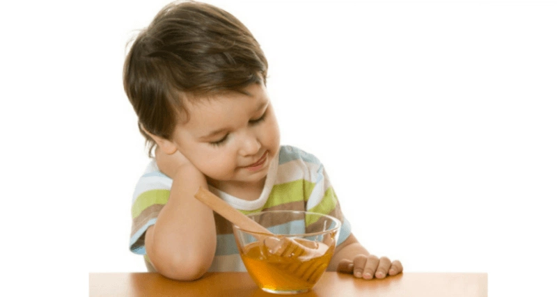 Trẻ 1 tuổi trở lên uống mật ong vào sáng sớm có tác dụng như một loại thuốc giảm ho