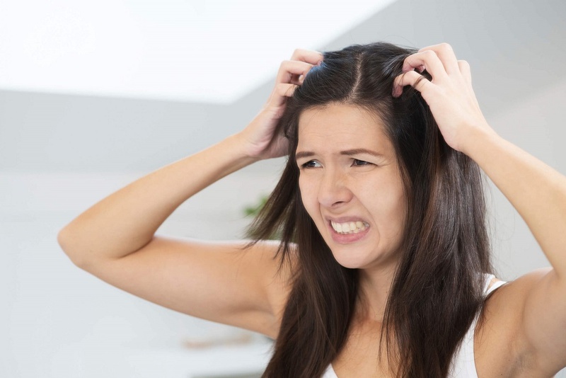 Những điều gây hại cho mái tóc mà không phải ai cũng biết 2