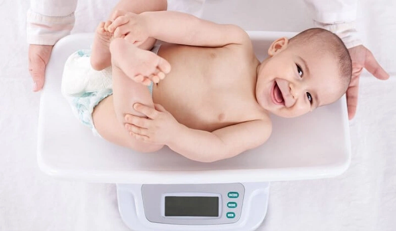 Những điều mẹ nên biết về sự phát triển của trẻ sơ sinh 1 tháng tuổi 1