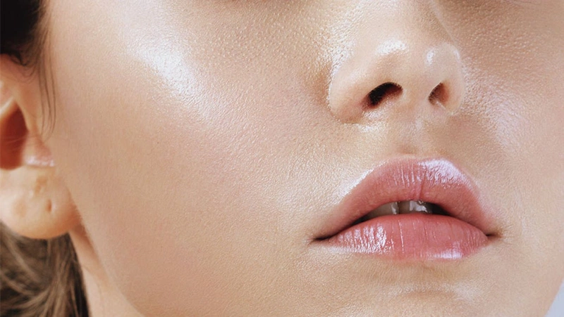 Những lợi ích và rủi ro khi sử dụng vaseline trên da mặt 2