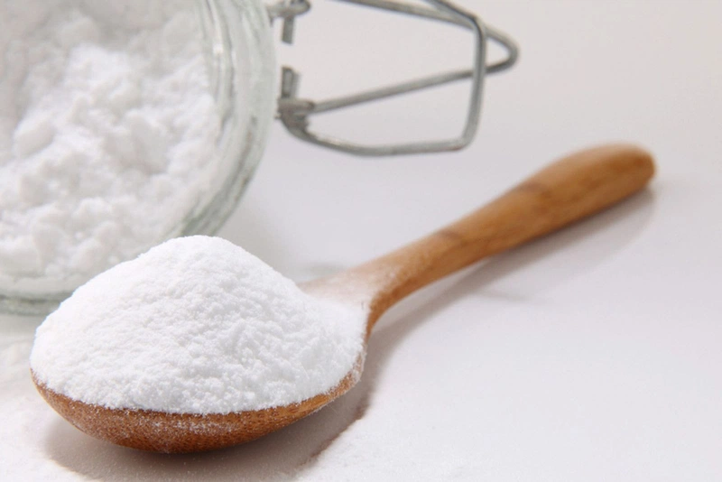 Baking soda là chất bột mịn màu trắng không mùi có vị mặn