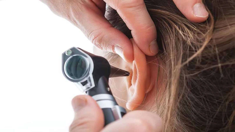Những lưu ý và cách trị ù tai khi bị cảm hiệu qủa mà dễ thực hiện 1