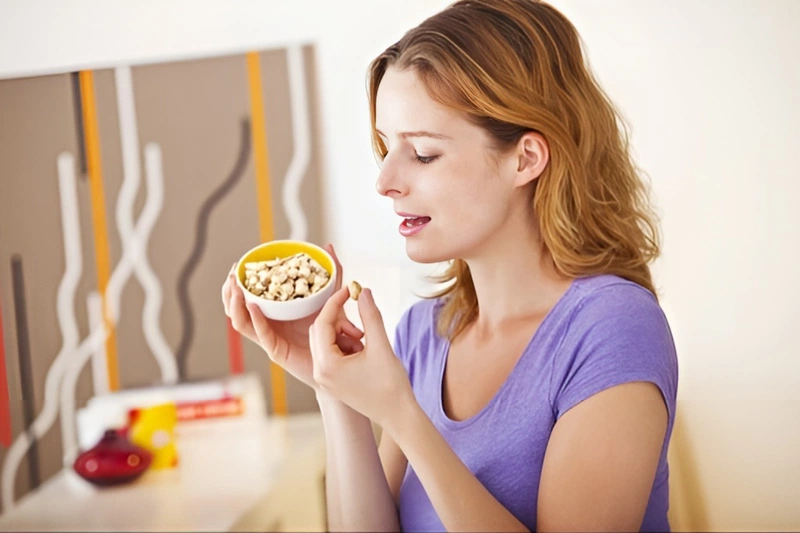 Những người không nên ăn hạt sen để bảo đảm sức khỏe