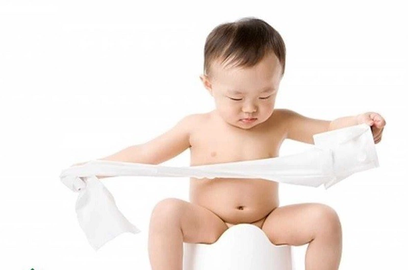 Phải làm gì khi trẻ sơ sinh trớ ra cặn sữa? 2